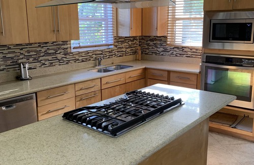 Nassau House | SUMMER SPECIAL! Beach front residence with Breathtaking Heated infinity pool