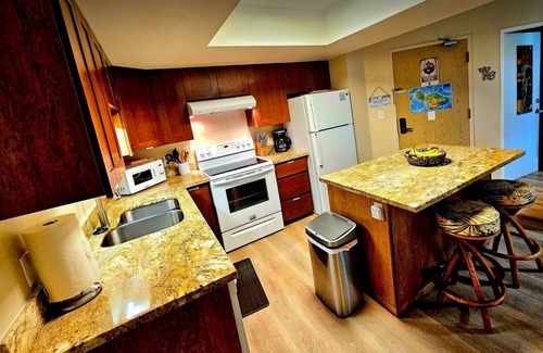 Kihei Condo | Summer Special Price! Resort Condo- Full Kitchen, AC- Walk to Beach and Shops