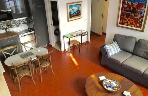 Pezenas Apartment | Summer Special Sale! Clean, Bright Character Apt. in the Heart of Pezenas