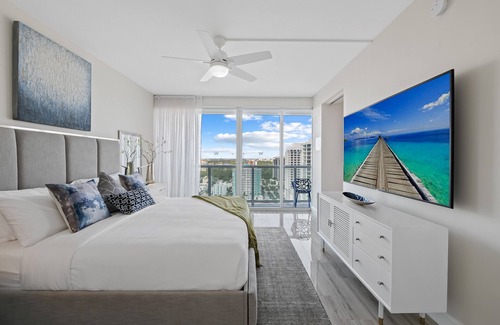 Central Beach Condo | Summer Special! Stunning condo with beach views and hotel amenities. Sleeps 6