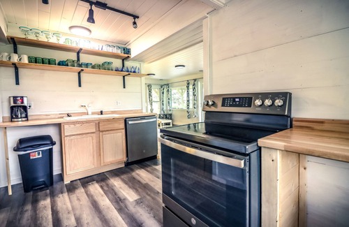 La Pointe House | SUMMER SPECIALS Beautiful lake front, beach and pool table