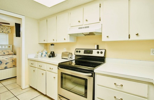Indian Shores Condo | 🏖🏝SUMMER Specials minivans at airports to use