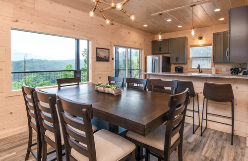 Cottage Gardens House | Summer Specials! Movie room, game room, hot tub, AMAZING VIEWS at Mtn Air Lodge!