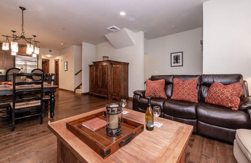 Woodwinds House | Summer Stays Available! Modern Townhome on Sierra Star Golf Course with Private Hot Tub and Grill!