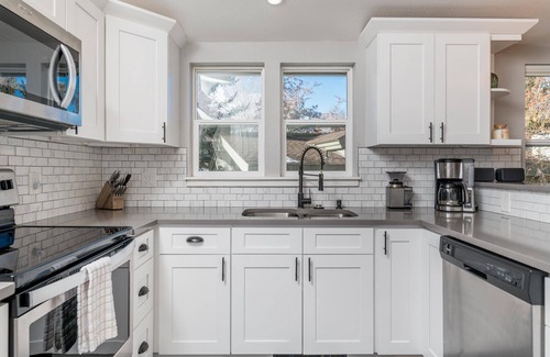 Sun Valley Condo | Summer Stays Available! 2-Bedroom Elkhorn Condo with Shared Pool and Hot Tub