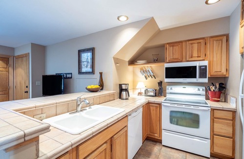 Telluride Condo | Summer Value! Enjoy Deck, Hot Tub & Parking