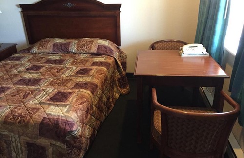 Newport Hotel | Summer Wind Budget Motel