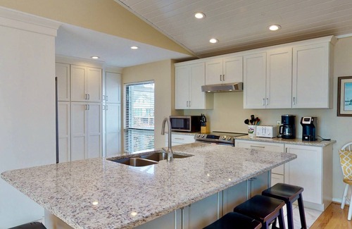 South Beach House | Summer Wind - Oceanfront Home, Large Deck, BHI Club w/Golf, Private Beach Access, 3 Suites, Dogs OK