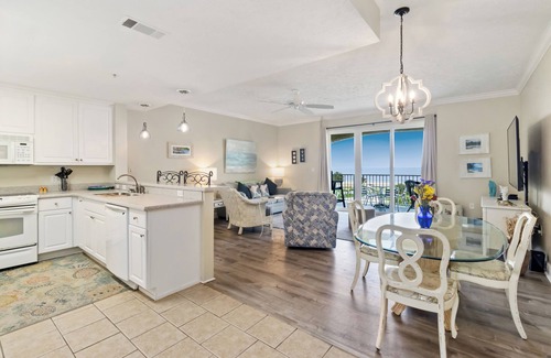 Mexico Beach Condo | SUMMERHOUSE 302 OFFERS AMAZING GULF VIEWS, COMMUNITY POOL, HOT TUB!