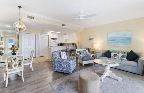 Mexico Beach Condo | SUMMERHOUSE 302 OFFERS AMAZING GULF VIEWS, COMMUNITY POOL, HOT TUB!