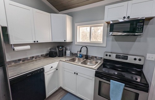 Summerlee Other | Summerlee Suite - Beautiful Remodeled Farmhouse 5 Mins from the New River Gorge!