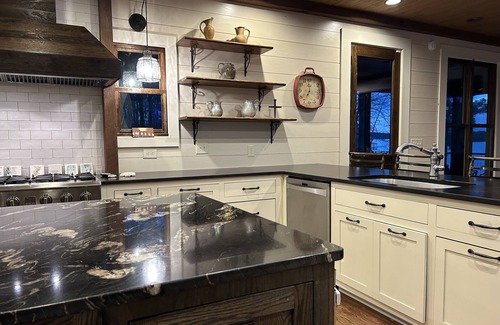 Pleasure Point House | Summertime at the beautiful Lake Martin. Alabama's premier lake retreat.