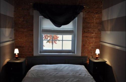 Lagow Apartment | Summertime Suites