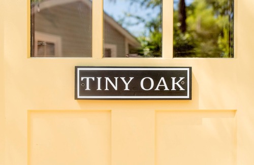 Summerville Historic District Apartment | Summerville’s Tiny Oak Hideaway