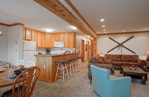 Snowshoe Condo | Summit 102A - 3 Br Condo Steps From Village & Slopes