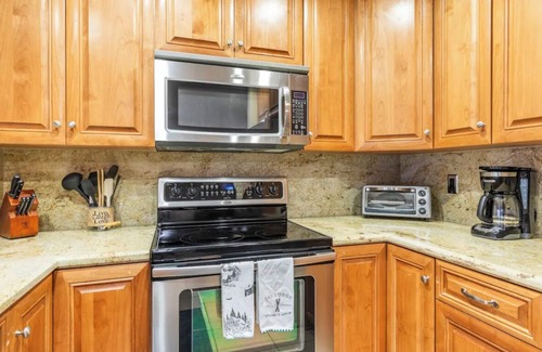 Mammoth Lakes Condo | Summit #43-4 seasons resort getaway. Pool, spas, gym, tennis and more!