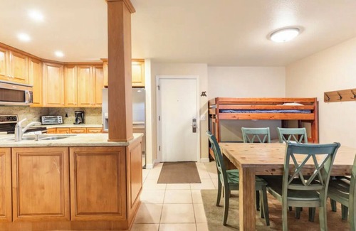 Mammoth Lakes Condo | Summit #43-4 seasons resort getaway. Pool, spas, gym, tennis and more!