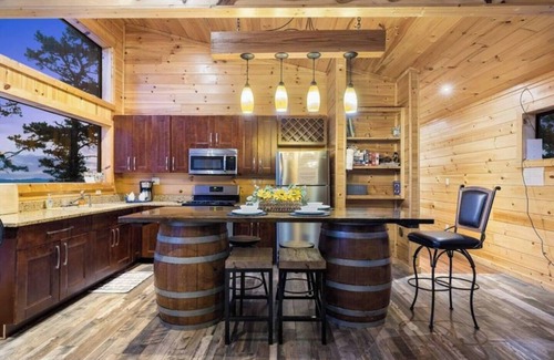 Broken Bow Cabin | Summit Cabin | 180° Lake Views & Off-Grid Escape