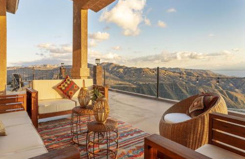 Yucca Valley House | Summit House Joshua Tree Iconic Mountain Estate with Spa Ping-Pong Pool Table Fire Pit