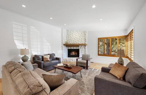 Prescott House | Summit Lodge- Sleeps 10, 4 Full Bath, Pet Friendly