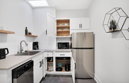 Mount Shasta Hotel | Summit Lofts + Kitchenette, Mt Shasta #206