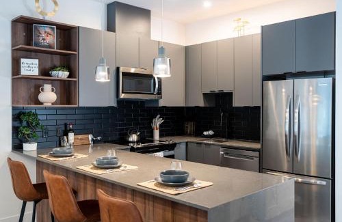 Revelstoke House | Summit Place - Condo With Mountain Views