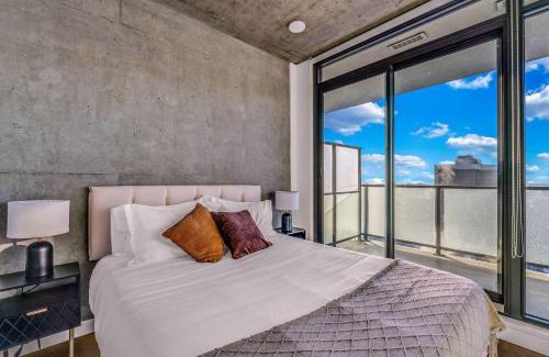 Connaught Apartment | Summit Stay Luxe Skyline Views Pool Parking