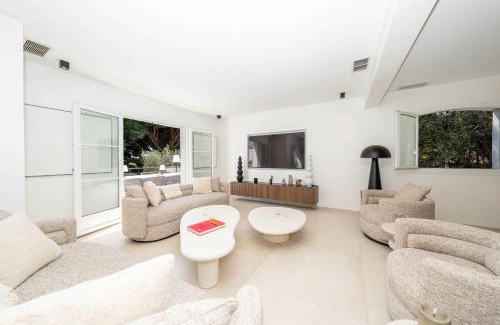 Riou - Petit Juas - Av de Grasse Apartment | Sumptuous villa - AC- 6BR- 12P- Cannes