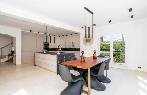 Riou - Petit Juas - Av de Grasse Apartment | Sumptuous villa - AC- 6BR- 12P- Cannes