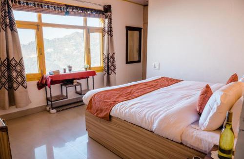 The Mall Road Apartment | SUN 2BHK by Wabi Sabi Stays Steep Uphill walk 5 Mins