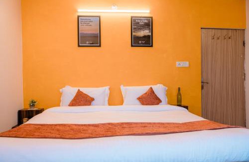 The Mall Road Apartment | SUN 2BHK by Wabi Sabi Stays Steep Uphill walk 5 Mins