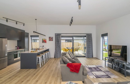 Whitianga House | Sun and Sea Sanctuary - Whitianga Holiday Home