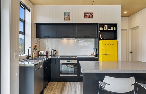 Waikanae House | Sun and Serenity - Waikanae Beach Holiday Home