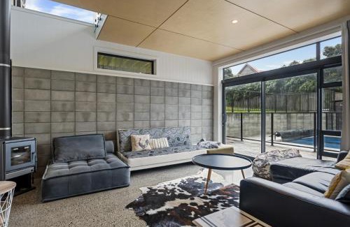 Waikanae House | Sun and Serenity - Waikanae Beach Holiday Home