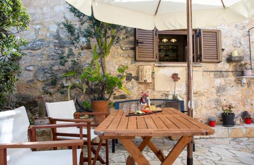 Kontos Apartment | Sun and Stone