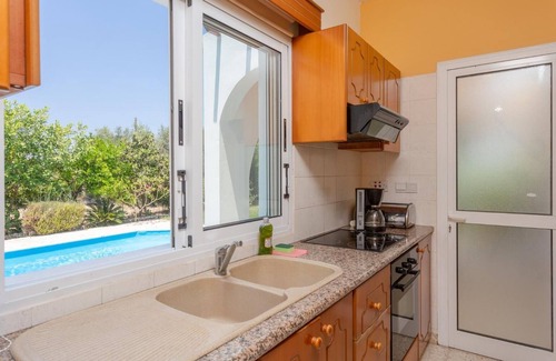 Polis Villa | Sun Beach Villa Thio