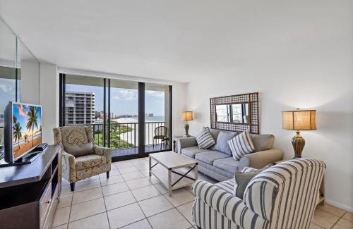 Marco Island House | Sun-bright beachfront condo with pool/tennis courts