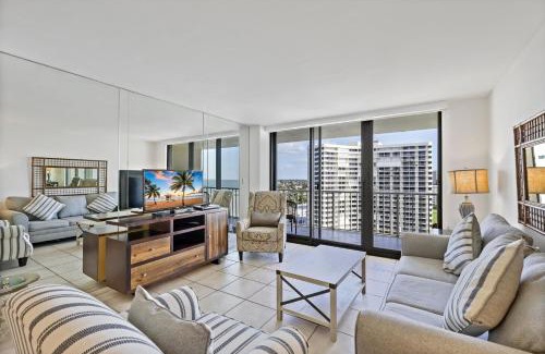 Marco Island House | Sun-bright beachfront condo with pool/tennis courts