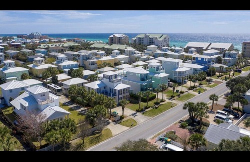 Fort Walton Beach - Destin House | Sun City Crystal Beach 6-SEAT STREET LEGAL GOLF CART COMES WITH THIS RENTAL!