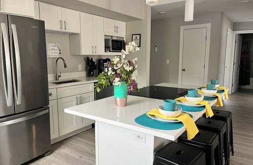 Old Orchard Beach Condo | Sun Deck It's All Here! Beach, Pier, Bright & FUN