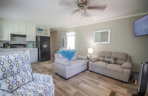 Holly Ridge House | Sun Dog: Surf City/2 Bedroom close to Surf City with Hot Tub