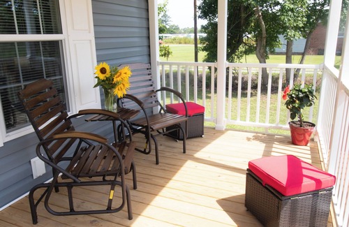 Holly Ridge House | Sun Dog: Surf City/2 Bedroom close to Surf City with Hot Tub