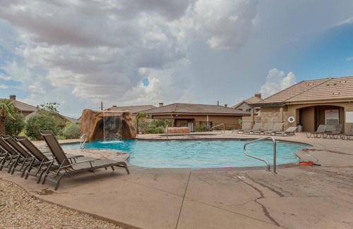 Washington House | Sun-e-Scape- Relax in the Desert! Large Wrap Around Patio! Relax & Enjoy!