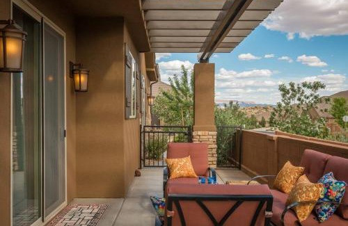 Washington House | Sun-e-Scape- Relax in the Desert! Large Wrap Around Patio! Relax & Enjoy!