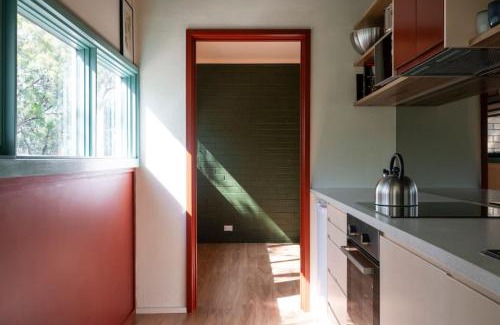 Campbell Apartment | Sun filled 1BR APT 2 mins to Legacy Park - Hosted by Canstay