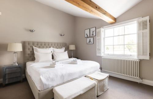 Churchill Apartment | Sun-filled 2BR with Garden Btwn Chelsea and Pimlico