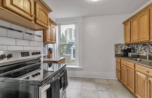 Front Park Apartment | Sun Filled Apt w/Dedicated Office