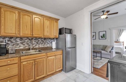 Front Park Apartment | Sun Filled Apt w/Dedicated Office