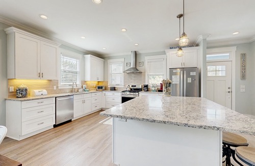 Edisto Island House | Sun-Filled House Close to Beach w/Private Pool, WiFi, Central AC, & Washer/Dryer