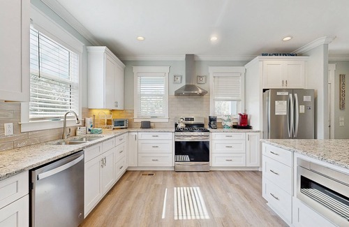 Edisto Island House | Sun-Filled House Close to Beach w/Private Pool, WiFi, Central AC, & Washer/Dryer